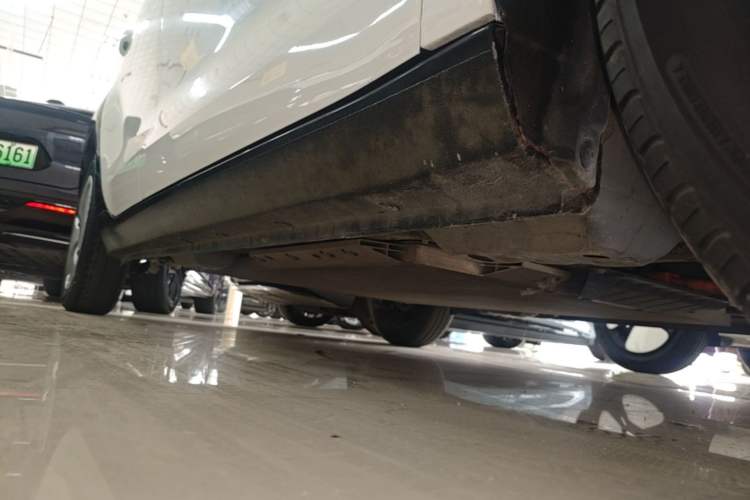 Used ORA Black Cat 2021 301 km Basic Version Right Side Sill