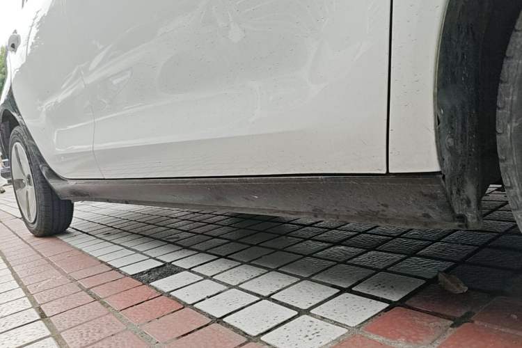 Used ORA Black Cat 2021 301 km Basic Version Right Side Sill
