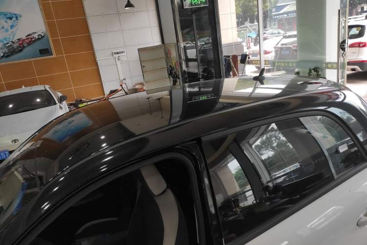 Used ORA Black Cat 2021 301 km Basic Version Roof