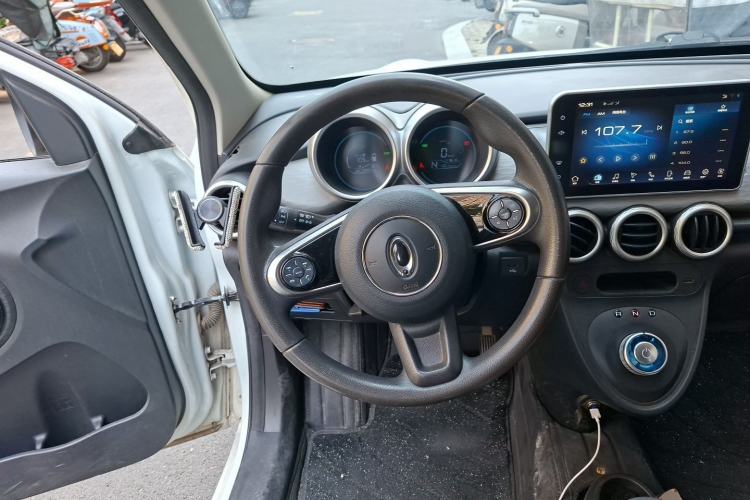 Used ORA Black Cat 2021 351 km Luxury Version Steering Wheel