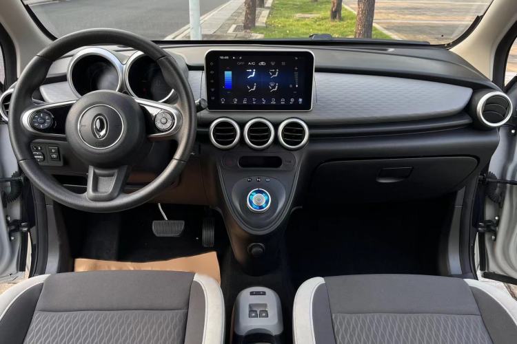 Used ORA Black Cat 2021 351 km Luxury Version Steering Wheel