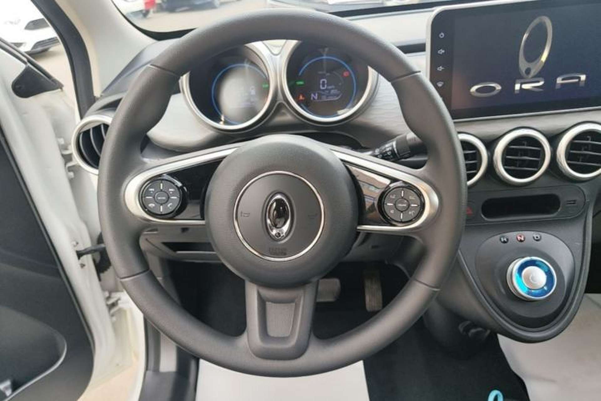 Used ORA Black Cat 2021 351 km Luxury Version Steering Wheel