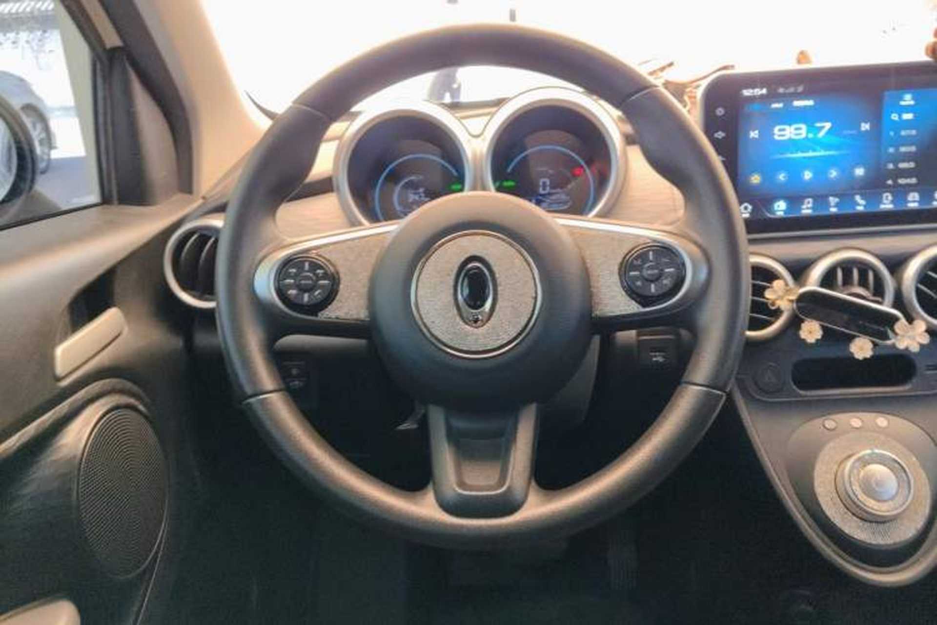 Used ORA Black Cat 2021 351 km Luxury Version Steering Wheel