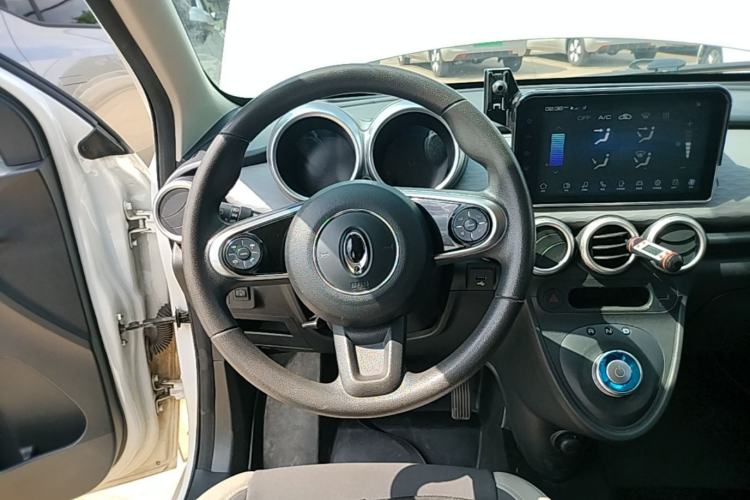 Used ORA Black Cat 2021 301 km Basic Version Steering Wheel