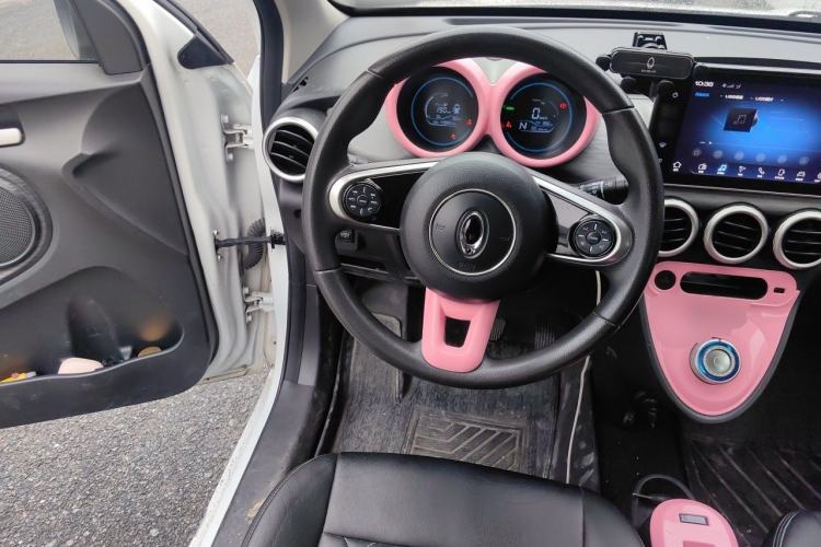 Used ORA Black Cat 2021 351 km Luxury Version Steering Wheel