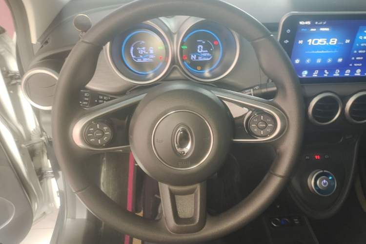 Used ORA Black Cat 2021 301 km Basic Version Steering Wheel