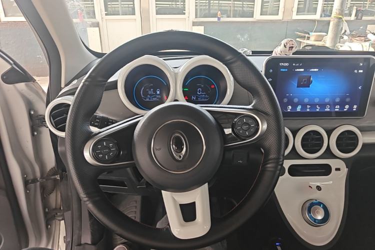 Used ORA Black Cat 2021 351 km Luxury Version Steering Wheel