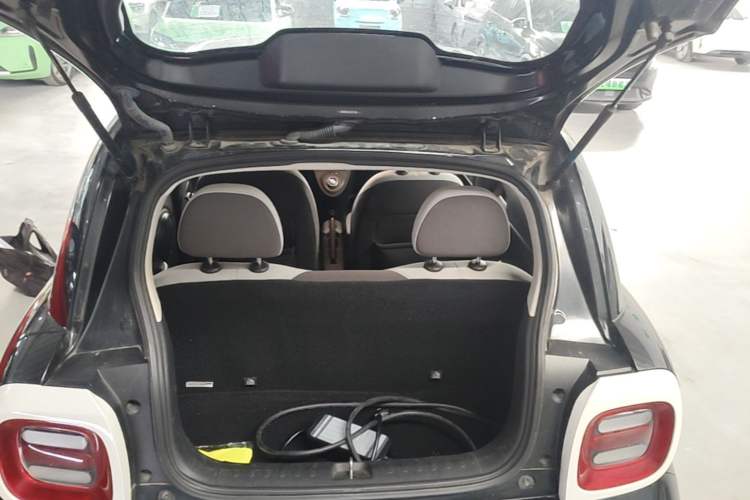 Used ORA Black Cat 2021 301 km Basic Version Trunk