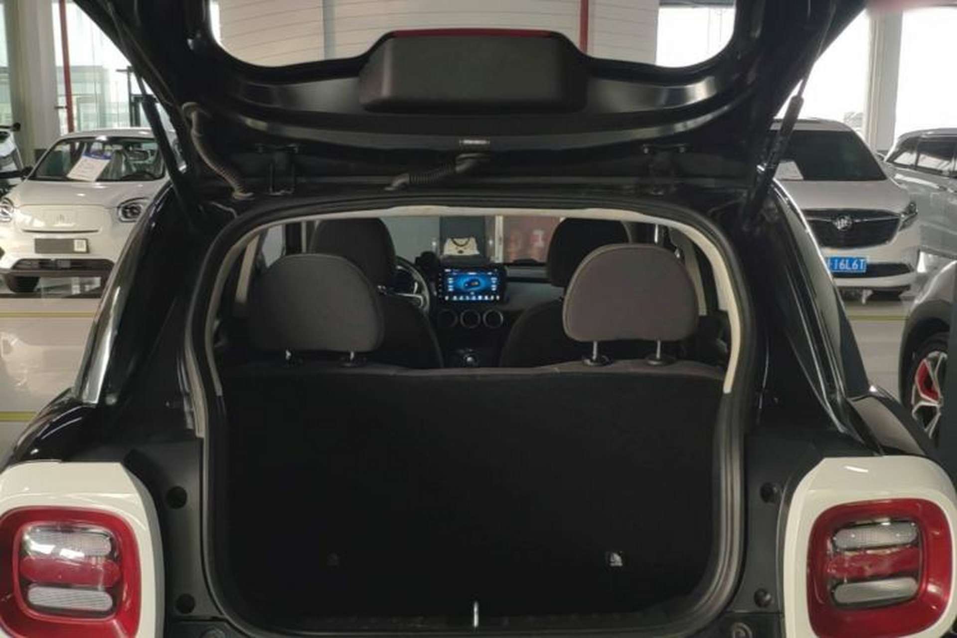 Used ORA Black Cat 2021 351 km Standard Version Trunk
