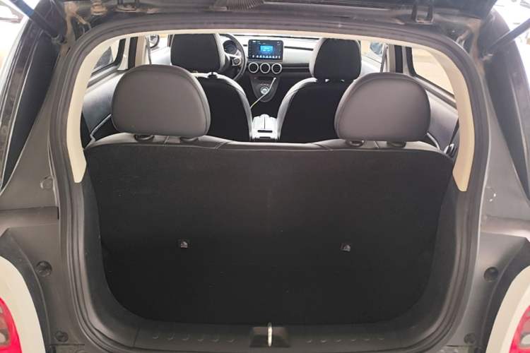 Used ORA Black Cat 2021 351 km Standard Version Trunk