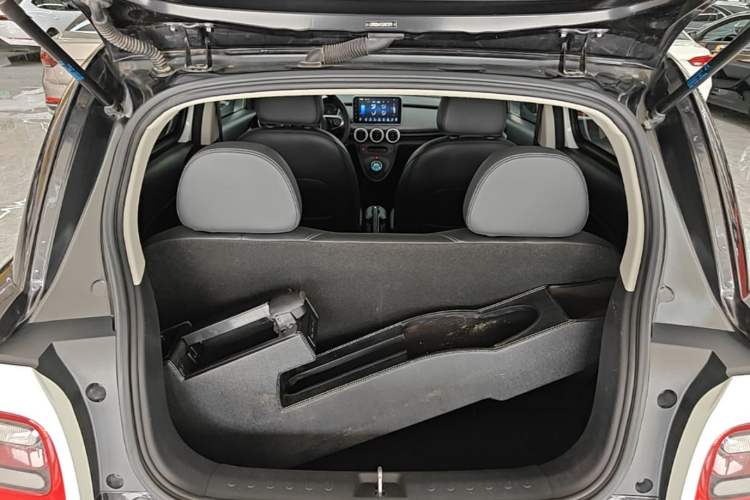 Used ORA Black Cat 2021 351 km Standard Version Trunk