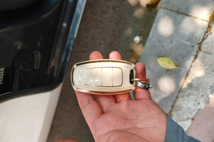 Used ORA Black Cat 2021 351 km Standard Version Vehicle Key