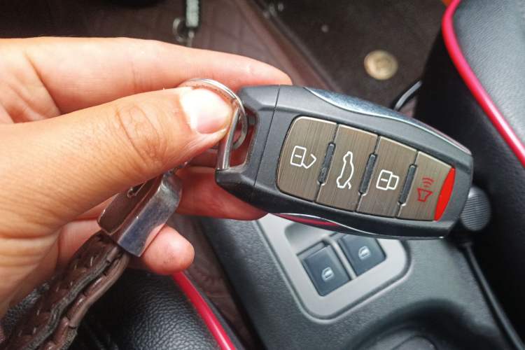 Used ORA Black Cat 2021 351 km Luxury Version Vehicle Key