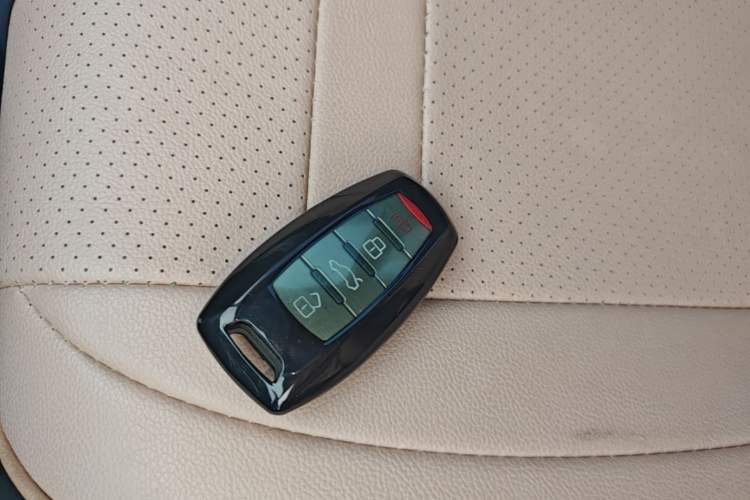 Used ORA Black Cat 2021 351 km Standard Version Vehicle Key