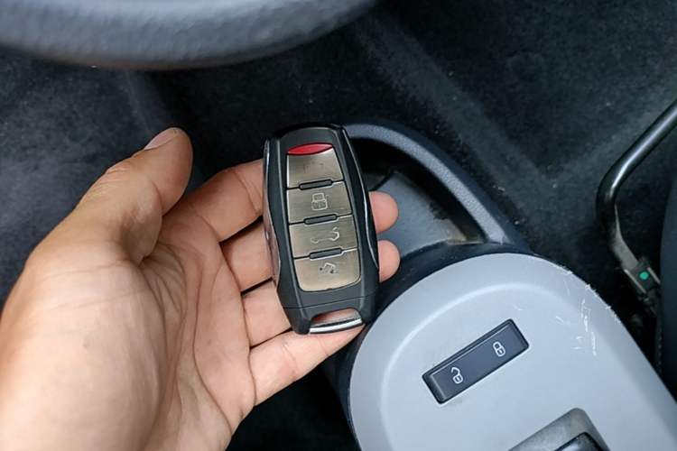 Used ORA Black Cat 2021 351 km Standard Version Vehicle Key