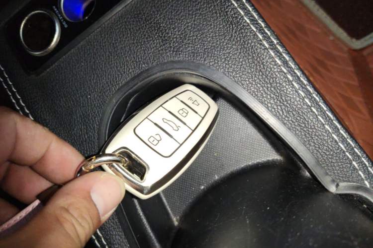 Used ORA Black Cat 2021 351 km Standard Version Vehicle Key