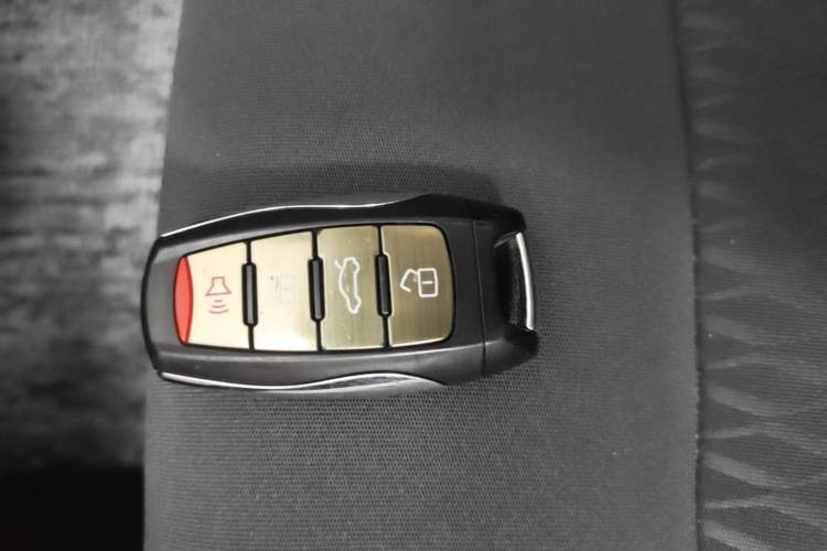 Used ORA Black Cat 2021 301 km Basic Version Vehicle Key