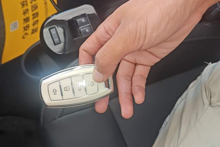 Used ORA Black Cat 2021 351 km Standard Version Vehicle Key