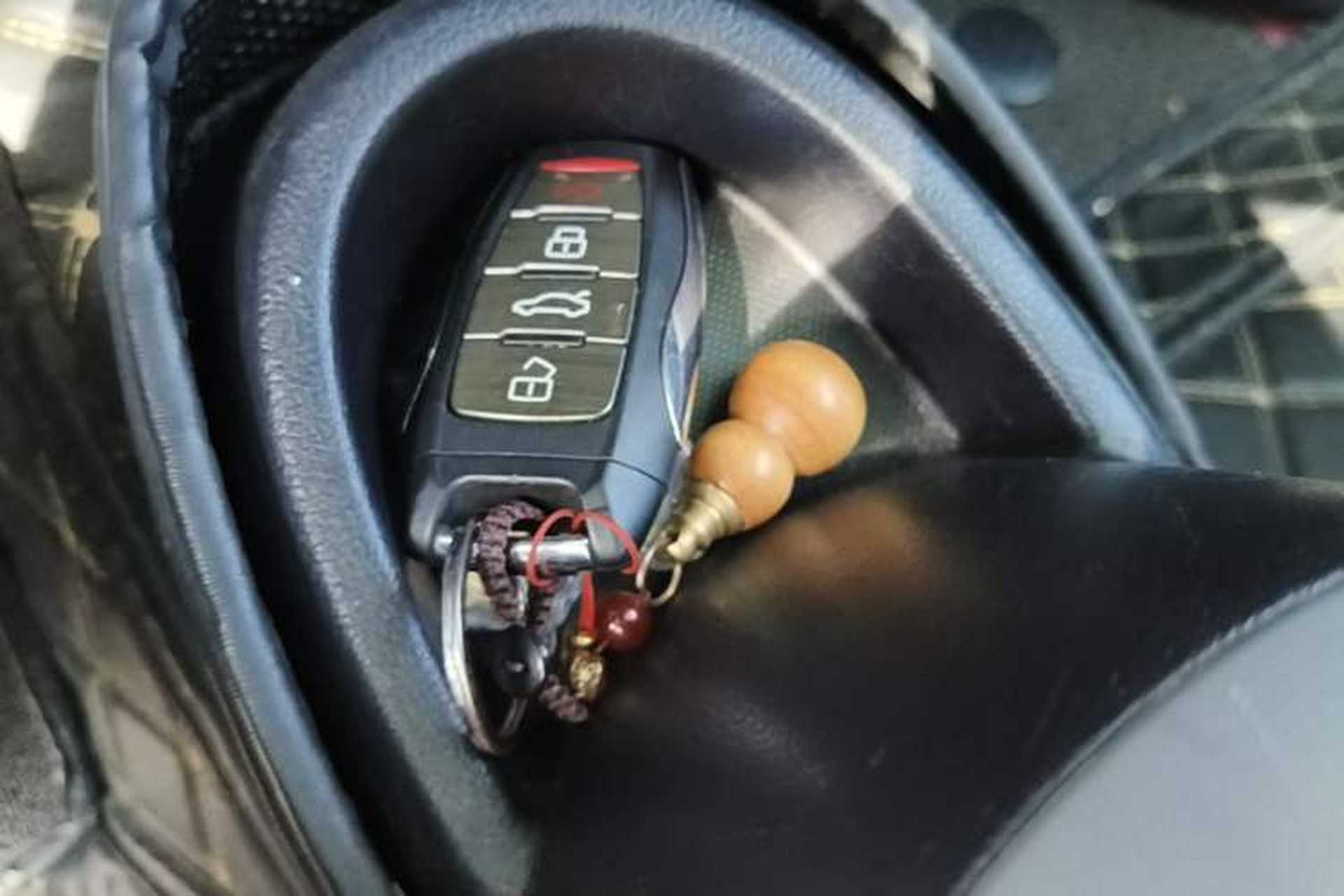 Used ORA Black Cat 2021 301 km Basic Version Vehicle Key