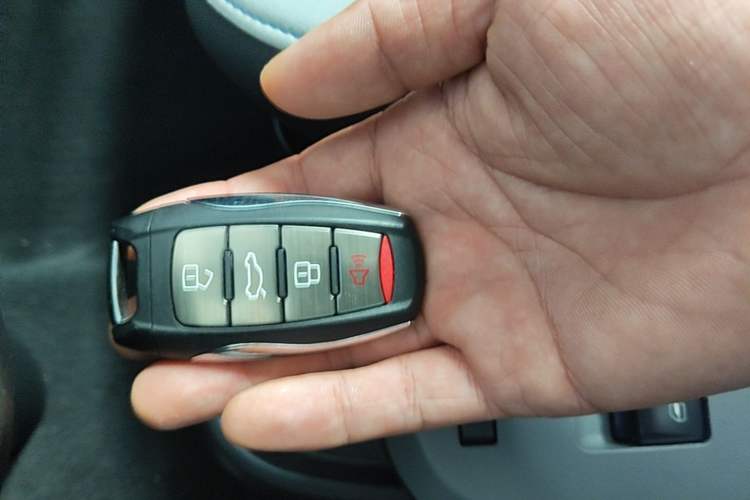 Used ORA Black Cat 2021 301 km Basic Version Vehicle Key