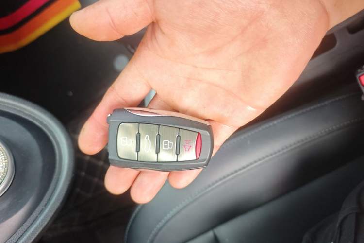 Used ORA Black Cat 2021 351 km Standard Version Vehicle Key