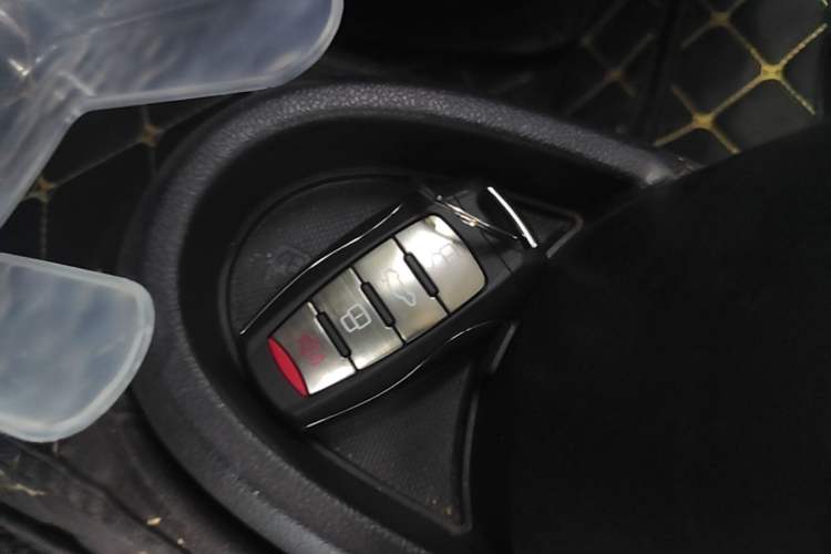 Used ORA Black Cat 2021 351 km Luxury Version Vehicle Key