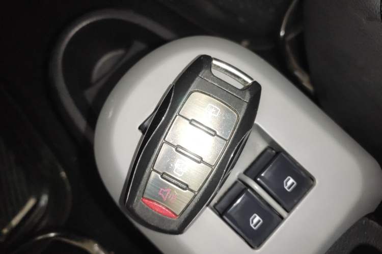 Used ORA Black Cat 2021 351 km Standard Version Vehicle Key