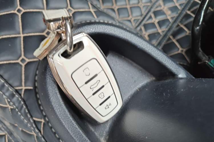 Used ORA Black Cat 2021 351 km Luxury Version Vehicle Key