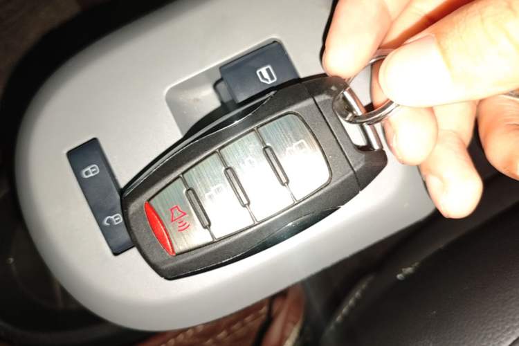 Used ORA Black Cat 2021 351 km Standard Version Vehicle Key
