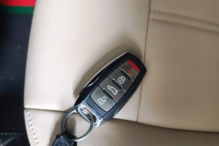 Used ORA Black Cat 2021 301 km Basic Version Vehicle Key