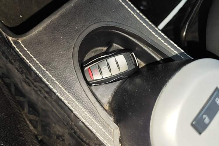 Used ORA Black Cat 2021 351 km Standard Version Vehicle Key