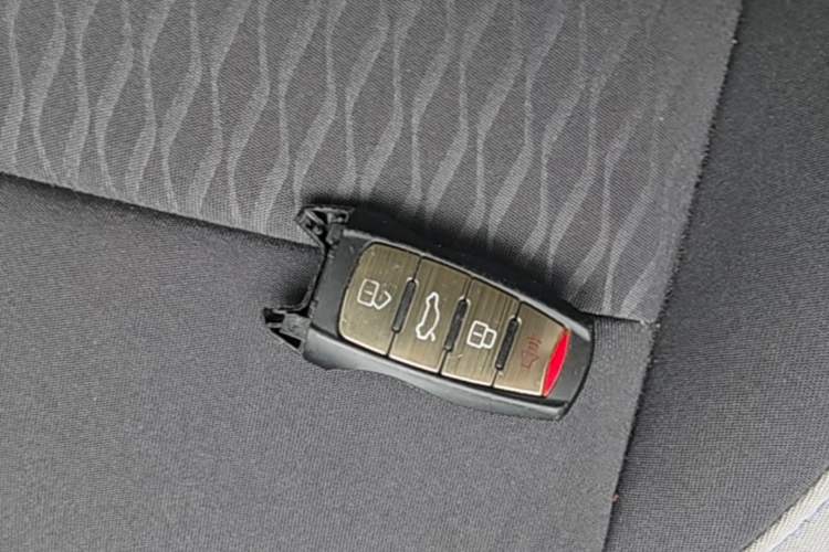Used ORA Black Cat 2021 351 km Luxury Version Vehicle Key