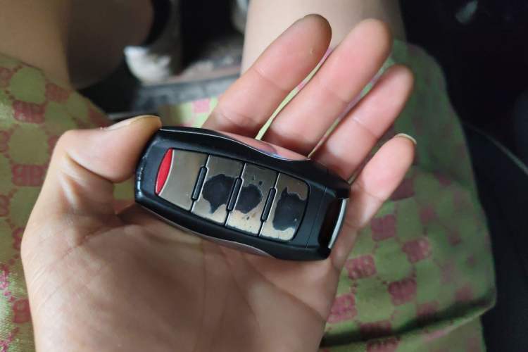 Used ORA Black Cat 2021 301 km Basic Version Vehicle Key