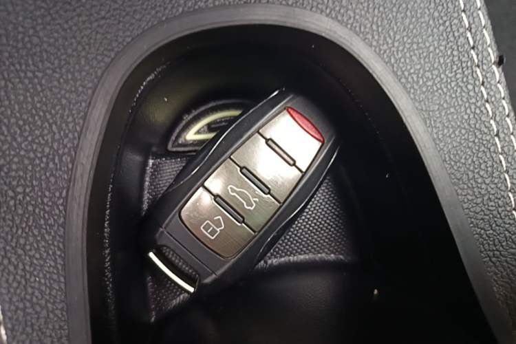 Used ORA Black Cat 2021 405 km Long-Range Version Vehicle Key
