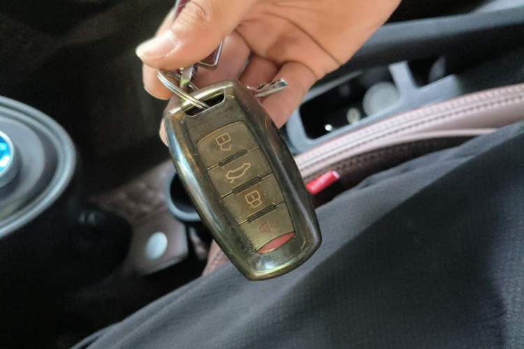 Used ORA Black Cat 2021 351 km Standard Version Vehicle Key