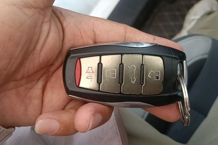 Used ORA Black Cat 2021 301 km Basic Version Vehicle Key