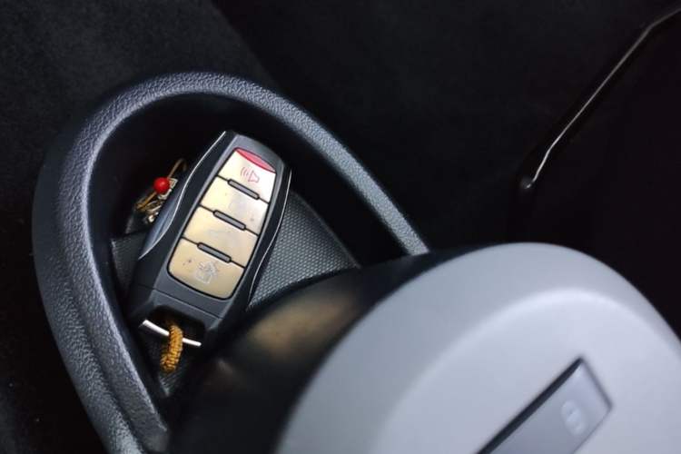 Used ORA Black Cat 2021 351 km Standard Version Vehicle Key