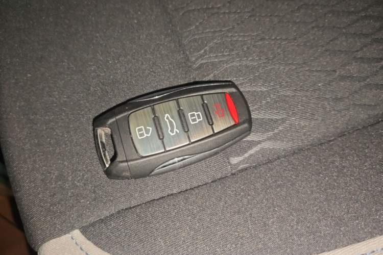 Used ORA Black Cat 2021 301 km Basic Version Vehicle Key