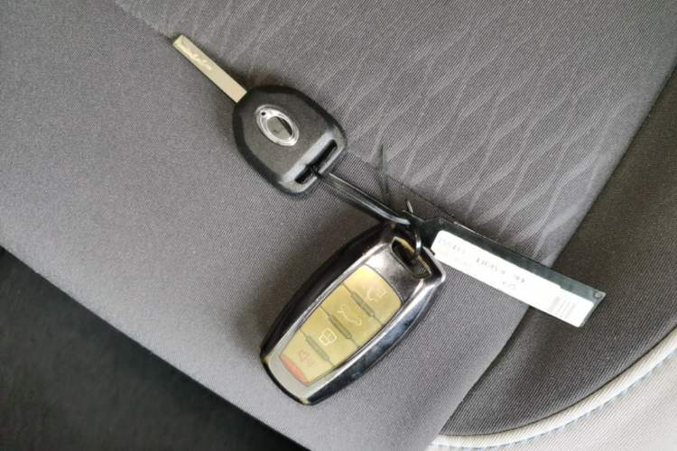 Used ORA Black Cat 2021 301 km Basic Version Vehicle Key