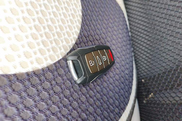 Used ORA Black Cat 2021 351 km Luxury Version Vehicle Key