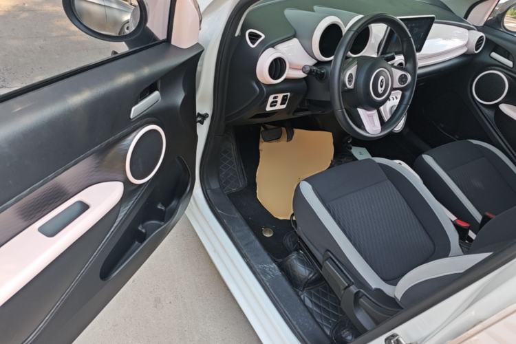 Used ORA Black Cat 2021 351 km Luxury Version Driver Seat