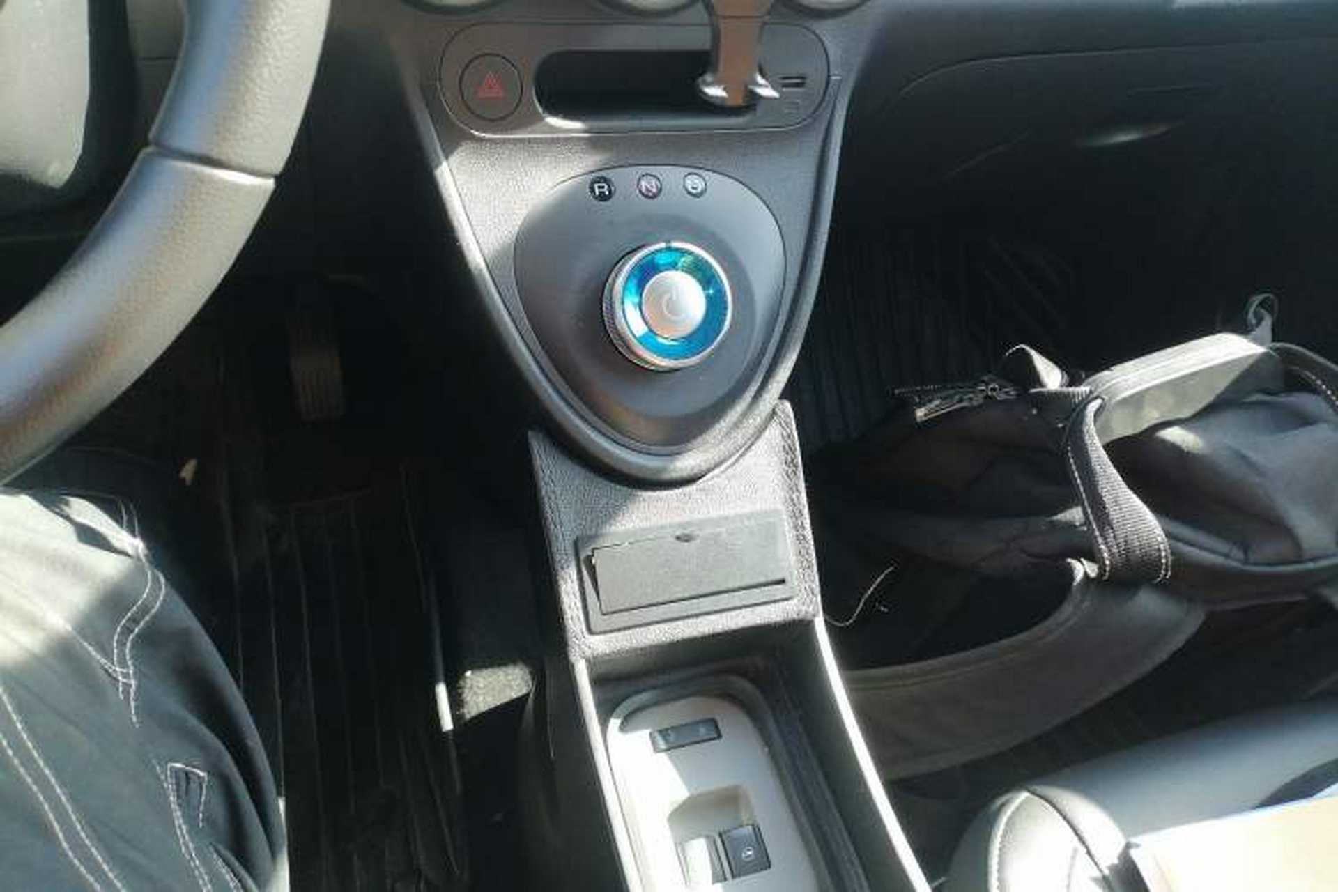 Used ORA Black Cat 2021 405 km Long-Range Version Gear Lever
