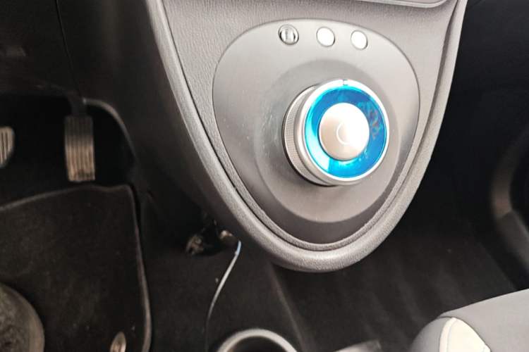 Used ORA Black Cat 2021 351 km Standard Version Gear Lever