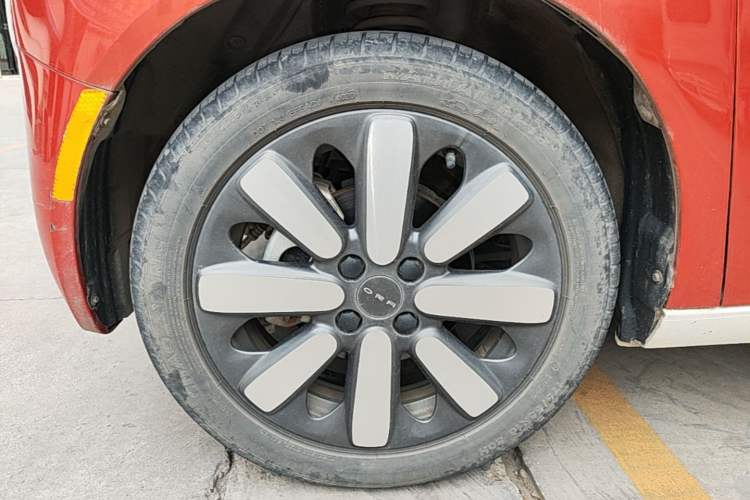 Used ORA Black Cat 2021 351 km Luxury Version Left Front Wheel Hub