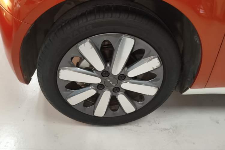 Used ORA Black Cat 2021 351 km Luxury Version Left Front Wheel Hub