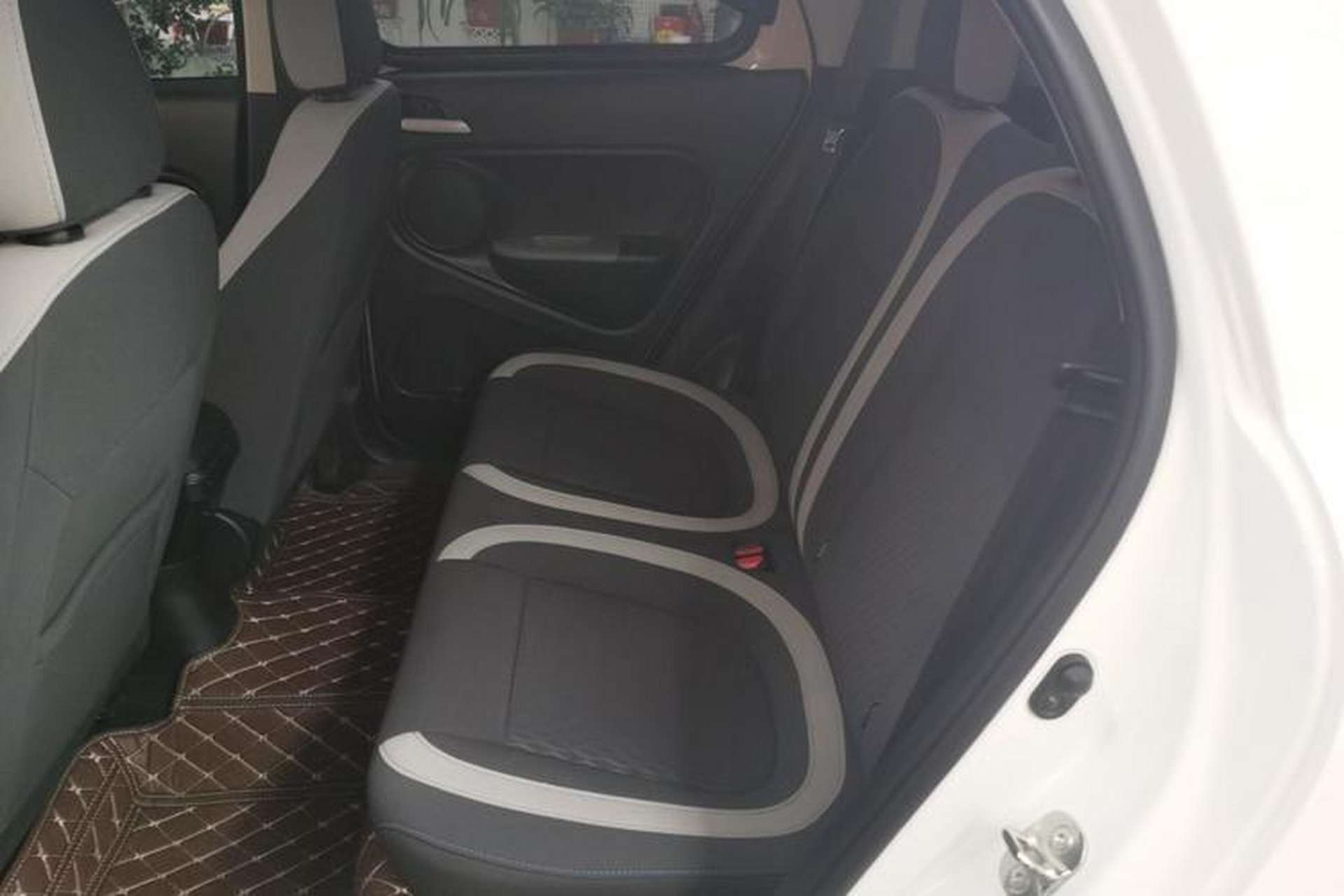 Used ORA Black Cat 2021 301 km Basic Version Left Rear Seat