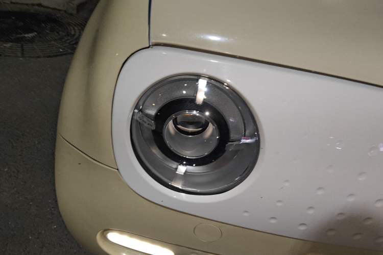 Used ORA Black Cat 2021 351 km Luxury Version Right Front Headlight