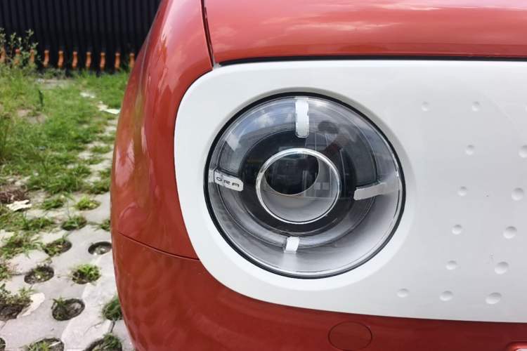 Used ORA Black Cat 2021 351 km Luxury Version Right Front Headlight