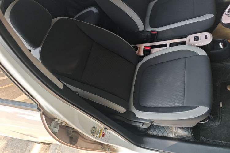 Used ORA Black Cat 2021 351 km Luxury Version Right Front Seat