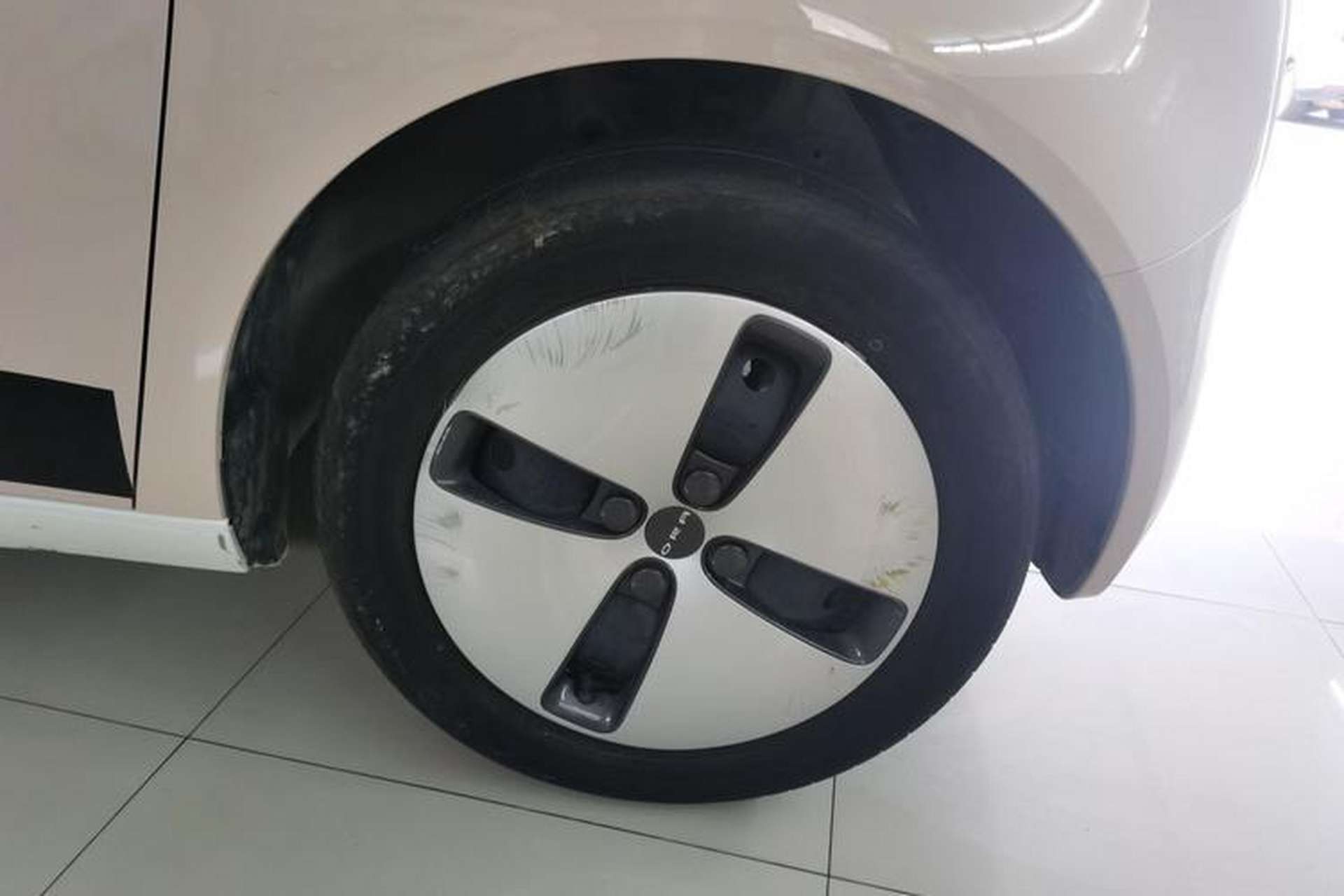 Used ORA Black Cat 2021 301 km Basic Version Right Front Wheel Hub